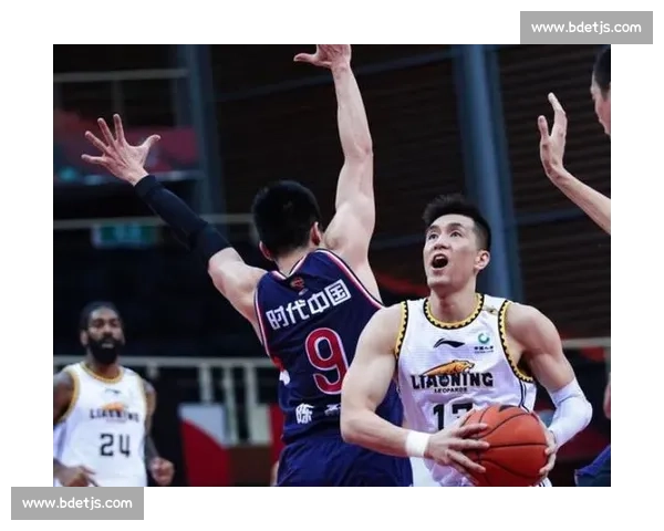 某某夺冠创造历史比分惊心动魄鏖战三盘定胜负强势逆转捧起冠军奖杯 - 副本 - 副本