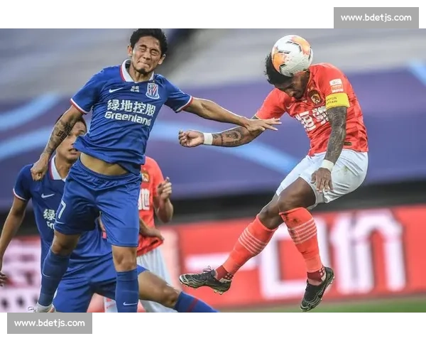 精彩纷呈!中超联赛激战正酣 广州队逆袭胜上海上港巩固积分榜位置 - 副本 - 副本 精彩纷呈!中超联赛激战正酣 广州队逆袭胜上海上港巩固积分榜位置 - 副本 - 副本